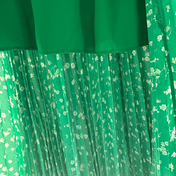 Green White Floral Pattern Pleated Women’s Midi Skirt Pull On Size Medium - Picture 9 of 10